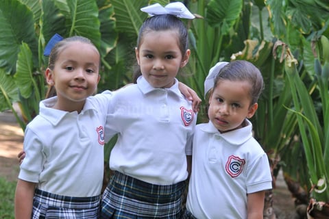 21052017 MUY LINDAS.  Regina, Yelena e Isabela.