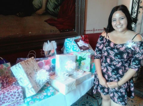 21052017 SE CASARá EN BREVE.  Cinthya Estrella Palacios Peña en su despedida de soltera.
