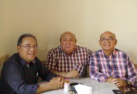 23052017 EN INAUGURACIóN.  Mario, José y Manuel.