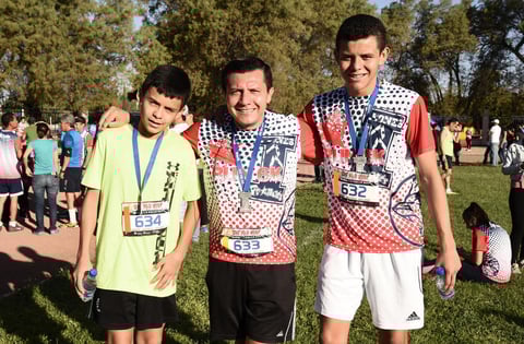 23052017 PARTICIPAN EN CARRERA.  Ale, Gerardo y Gerardo Jr.