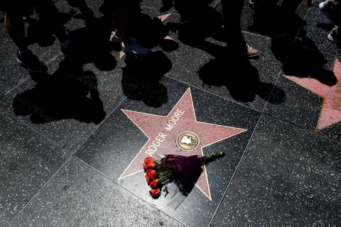 Unos años más tarde, el 11 de octubre de 2007, Moore vería reconocida también su faceta puramente profesional con su flamante estrella en el Paseo de la Fama de Hollywood.