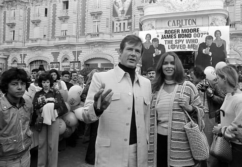 Moore, que falleció hoy en Suiza a los 89 años, entró en la franquicia del popular agente 007 en 1973 con el reto de relevar a Sean Connery