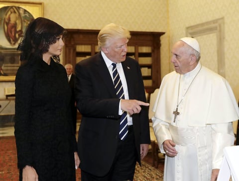El republicano estuvo acompañado de su esposa Melania.