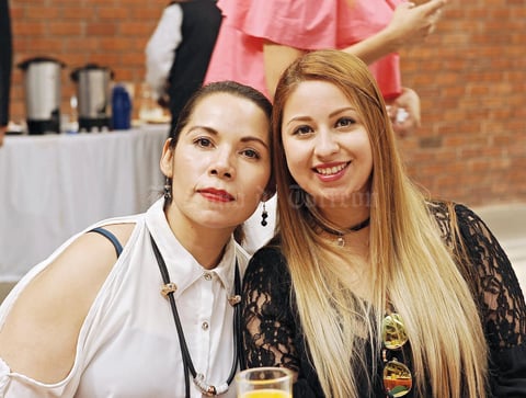 24052017 EN RECIENTE EVENTO.  Alejandra y Perla.