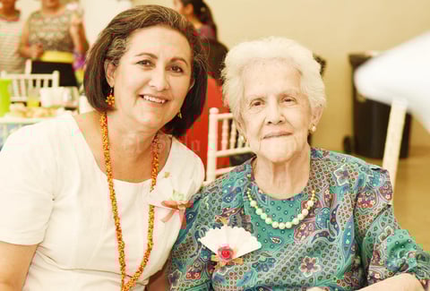 24052017 Gloria y Mayra.