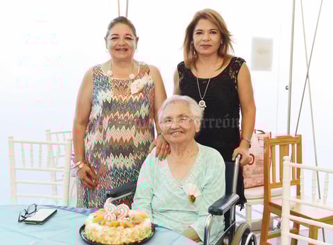 24052017 Alicia Villalobos, Blanca Alicia y María Luisa.