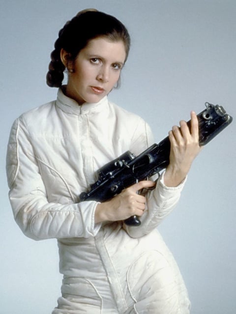 Más de una veintena de actrices hicieron la audición para intentar conseguir el papel de Leia. Una nutrida lista que incluía nombres mucho más mediáticos por aquel entonces que el de Carrie Fisher como Sissy Spacek, Farrah Fawcett, Glenn Close, Jessica Lange, Meryl Streep, Sigourney Weaver, Cybill Shepherd, Jane Seymour, Anjelica Huston, Kim Basinger, Kathleen Turner o Geena Davis. Casi nada.
