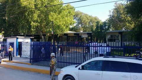 Las autoridades llegaron a las instalaciones del Centro de Bachillerato Tecnológico, Industrial y de Servicios (CBTIS) número 54.