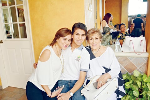 28052017 DíA DE LAS MADRES.  En familia.
