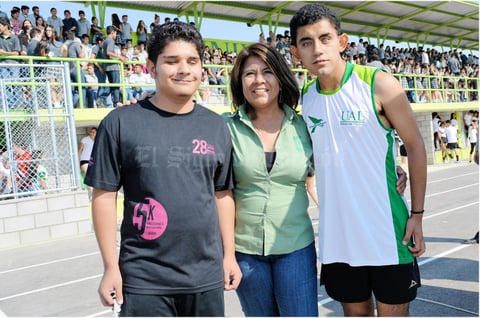 28052017 Jonatham Mariscal, María del Carmen Pedroza y Gerardo Sotelo.