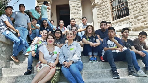 28052017 EN RECORRIDO.  Las maestras Karen y Mary con sus alumnos de MEZE de la carrera de Higiene y Seguridad Industrial en un recorrido donde la guía fue Idoia Leal, visitando La Casa del Cerro, El Canal de la Perla y el Museo Arocena.
