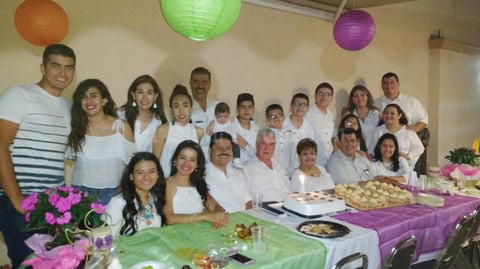 28052017 FESTEJO EN FAMILIA.  Rogelio Becerril Arce celebró sus 80 años de vida acompañado de sus seres queridos.