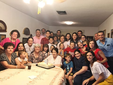 28052017 EN FAMILIA.  Asunción de Belausteguigoitia celebrando sus 93 años con sus hijos, nietos y bisnietos.