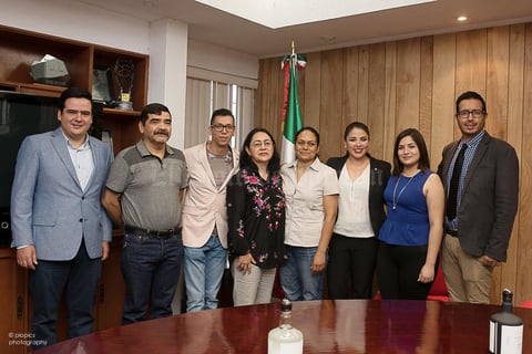 28052017 PRESENTAN DEL VIENTO AL ARTE.  Alfredo Uresti, Gerardo Jiménez, Pineda Damián, Ana Olga Rodríguez, Ana Rosa González, Jocelyn Pérez, Hatziri Valdez y Luis Miguel Gutiérrez, en rueda de prensa donde se dieron a conocer los detalles del proyecto de la marca Jimulco del Viento al Arte, con la finalidad de reconocer la riqueza natural de la reserva del Cañón de Jimulco y buscar fondos para equipar un taller en el Ejido Juan Eugenio, donde ocho chicas de diferentes ejidos podrán trabajar sus diseños y comercializarlos en puntos de venta.