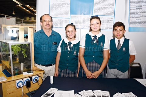 28052017 EVENTO ESCOLAR.  Arnulfo, Natalia, Karime y Jorge.