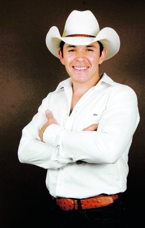 Raúl Sandoval: Lanzó algunas producciones como solista, enfocándose en el género ranchero y también incursionó en la actuación en Dos chicos de cuidado en la ciudad. Está casado con la actriz Fran Meric, con quien tiene un hijo.