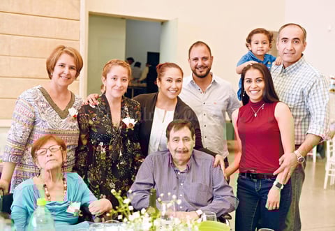 30052017 EN FESTEJO.  Luisa, Becky, Sandra, Uriel, Hugo, Lily, Josef, Rebeca y Desiderio.