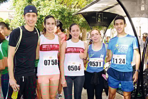 30052017 CORREDORES.  Abel Puentes, Jessica Flores, Angélica Loera, Azucena Flores y Juan Flores.