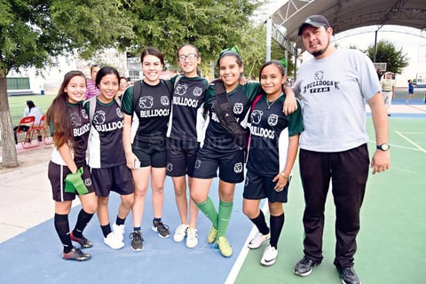31052017 EN RECIENTE EVENTO.  Sofía Soto, Mariana Souza, Luisa Vargas, Paloma Macías, Majo Pérez, Susana Dávalos y Jonathan Escobedo.
