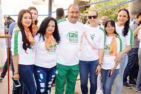 03062017 Denisse, Carolina, Dolores, Perla, Maritza y Rosa María con Jorge Fernando.