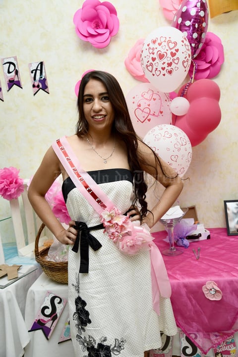 03062017 María Fernanda Ríos Medrano en su festejo prenupcial.