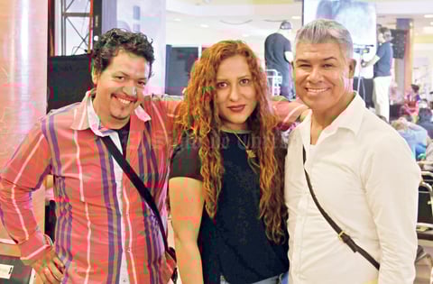 05062017 POSAN PARA LA FOTO.  Roberto, Judith y Raúl.
