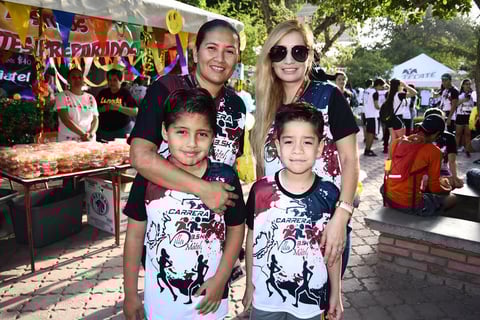 04062017 Karen, Eddy, Mine y Leo.