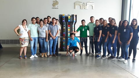 04062017 DE VISITA EN EL MUSEO.  Alumnos del MEZE junto a Torreón, obra del maestro Alonso de Alba.