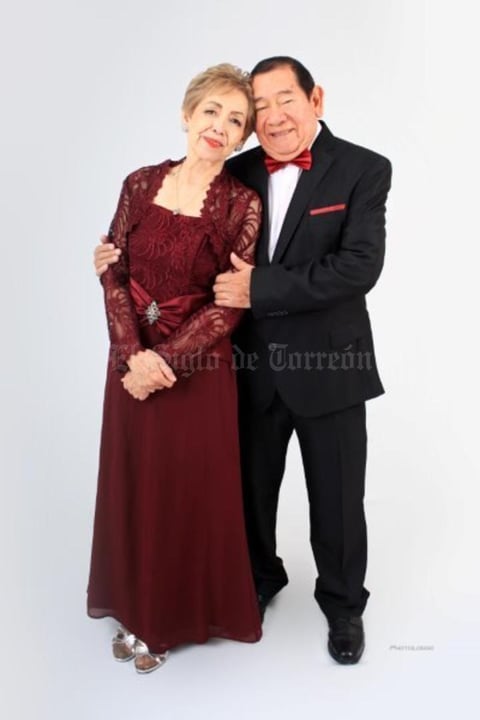 04062017 Sonia Rincón de Flores y José Armando Flores González celebrando sus Bodas de Oro.