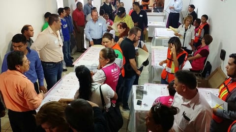 En Piedras Negras hubo retraso en el conteo de votos.