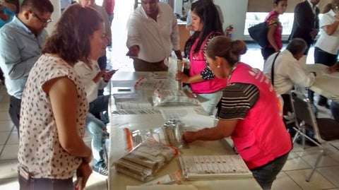 Ramsés Bañuelos presidente del Comité informó que son 819 paquetes los que se abrirán para su recuento.