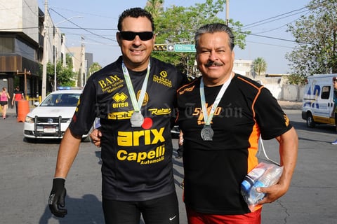 10062017 PARTICIPAN EN CARRERA.  Charly y Ángel.