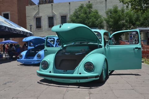 Desde las 09:00 horas comenzaron a llegar los autos participantes.