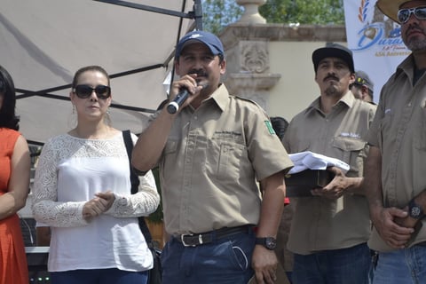 El comité organizador entregó un reconocimiento a los 100 mejores autos del evento.
