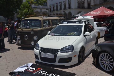 El comité organizador entregó un reconocimiento a los 100 mejores autos del evento.