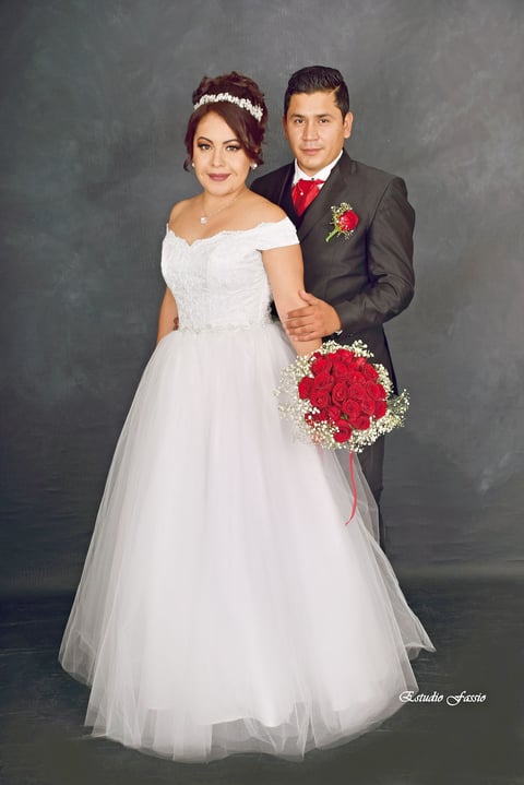 11062017 Iris Anahí Chávez Rodríguez contrajo matrimonio con el joven Kargl David Rodríguez González. Estuvieron acompañados por sus padres, María Regina Rodríguez Nájera y Humberto Chávez Leyva; Nancy González Dimas y David Rodríguez Kargl. - Estudio Fassio.