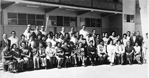 11062017 Generación 1925 - 1975, entre los que se encuentran: Catalina L. Marqués, Evangelina Chavarría, Carlos R., Laura Emma Wong, Dr. Alfonso Luévano y Profesora Dolores González.