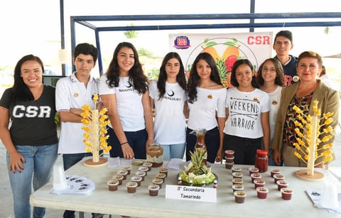 11062017 Yereni, Rafael, Vianey, Valentina, Hannia, Cecilia, Francisco, Jessica y Claudia Rodríguez, Supervisora de Secundaria Zona 1.