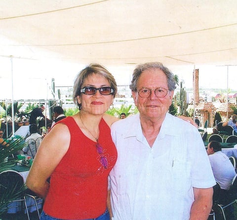 11062017 GRATOS MOMENTOS.  Don Miguel Dávila Jiménez en compañía de su hija, Chelings de Sotomayor.