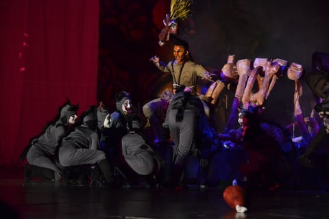 Cerca de 100 artistas, entre músicos, actores y bailarines, tomaron el escenario del Teatro Ricardo Castro una vez más.