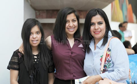 15062017 EN EL TEATRO.  Andrea, Luisa y Vero.