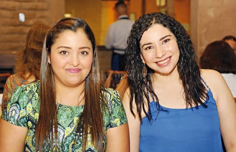 19062017 Felicitan a su amiga