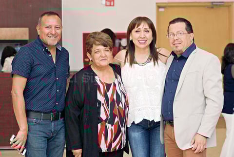 19062017 POSAN PARA LA CÁMARA.  Juan José, Ikina, Graciela y Paco.