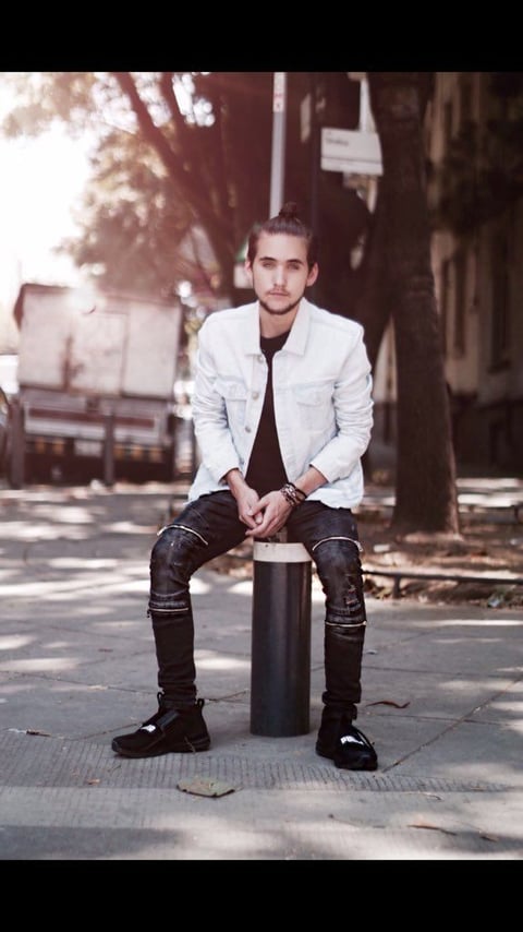En su canal de YouTube, el joven Pablo Campos ha subido varios vídeos de covers como el de Te hubieras ido antes que lleva más de 788 mil visualizaciones.