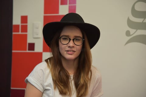 El primer cover que hizo Griss Romero y que subió a YouTube fue el de Me voy de Jesse & Joy.