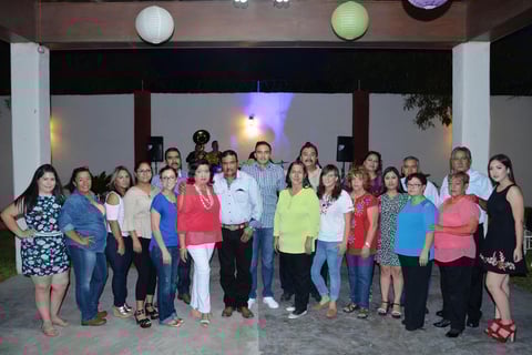 24062017 César acompañado por algunos de sus invitados.