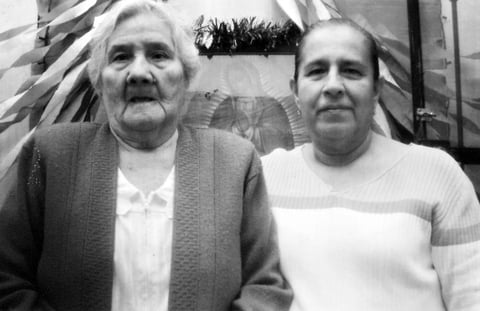 25062017 Sra. Martha Almanza (f) con su hija, María del Carmen Argumedo.