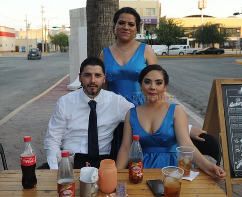 26062017 ENTRE AMIGOS.  Edgar, Karen y Denisse.