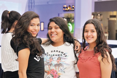 26062017 MUY CONTENTAS.  Majo, Betsabé y Paola.