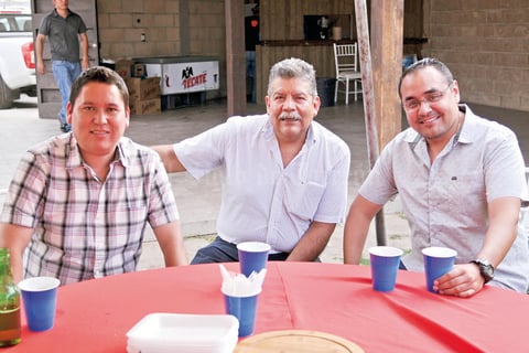 26062017 EN RECIENTE EVENTO.  José, Paulino y Julio César.